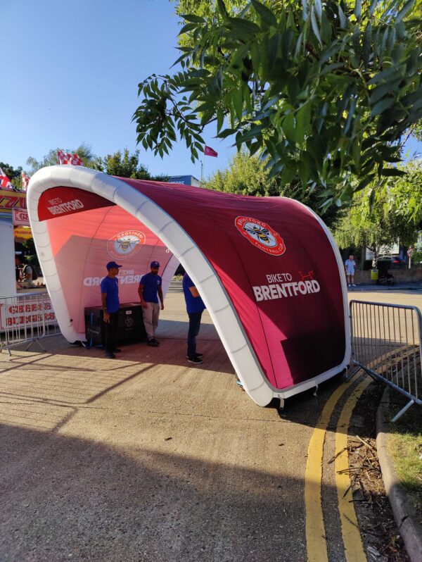 Carpa personalizada del Brentford Club