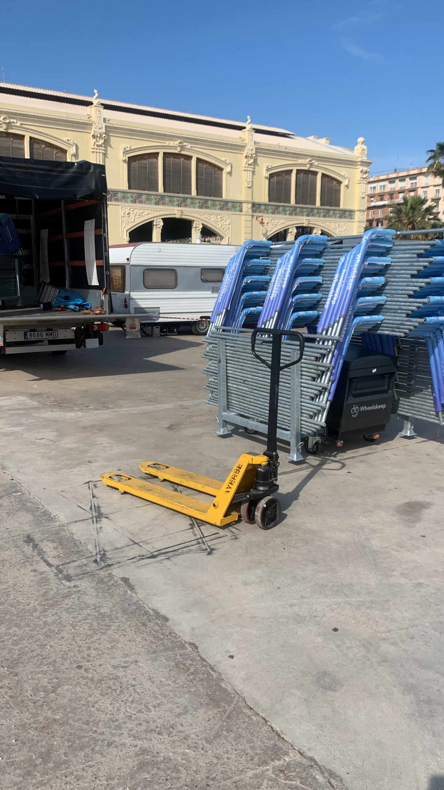 Entrega en palés con ruedas